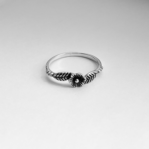 Sterling Silver Minimalist Flower Ring with Leaves, Silver Rings, Leaf Ring - Picture 7 of 13